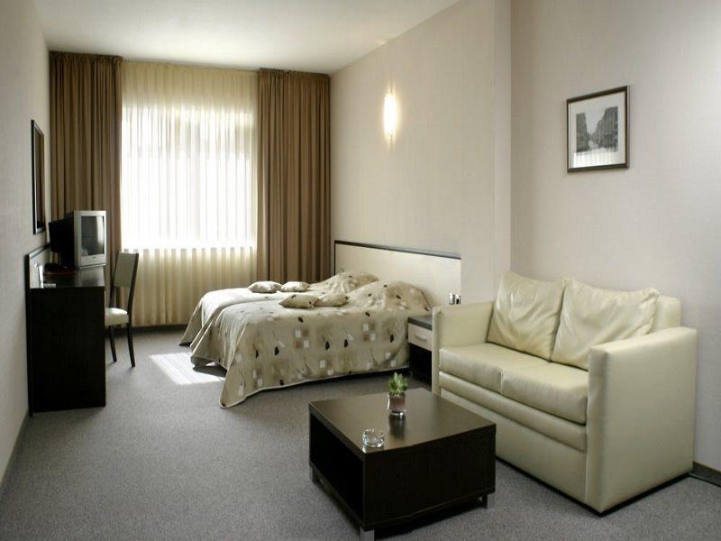 Kendros Hotel プロヴディフ エクステリア 写真