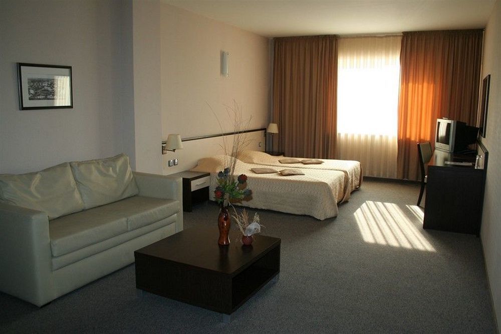 Kendros Hotel プロヴディフ エクステリア 写真